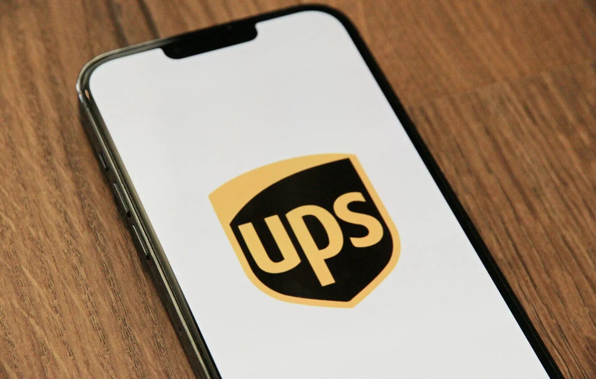 UPSが税関で止まる理由とは？優良な海外輸送代行会社も紹介